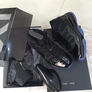 Nike Air Jordan Retro 11 Black Cap & Gown Sz 11